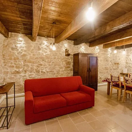 Le dimore nel borgo-2